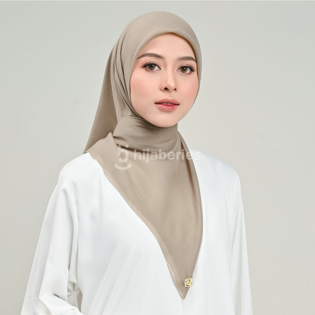 Hijaberies - Paris Sienna Seamles (Hijab Segiempat bahan Paris Japan dengan Finishing Seamless)