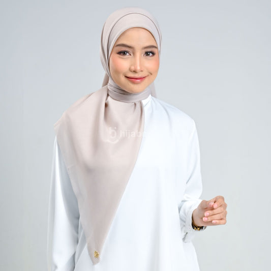 Emily Paris Plain LC Hijab Segi Empat Paris Voile – Almond Milk