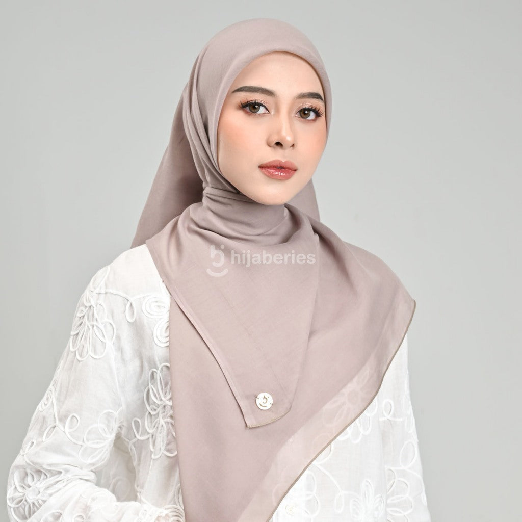 Hijaberies - Paris Legend (Hijab Segi Empat 110x110 cm)
