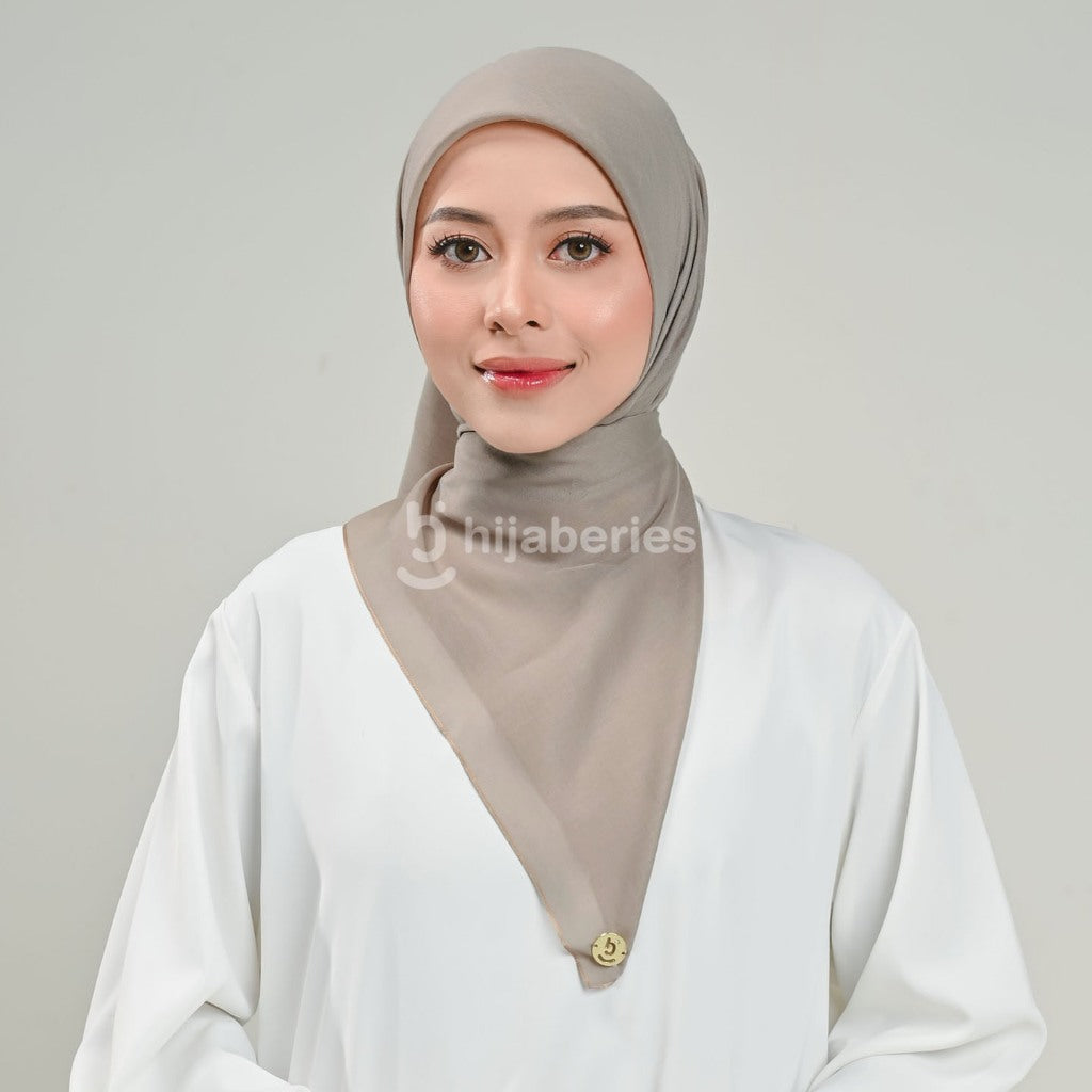 Hijaberies - Paris Sienna Seamles (Hijab Segiempat bahan Paris Japan dengan Finishing Seamless)