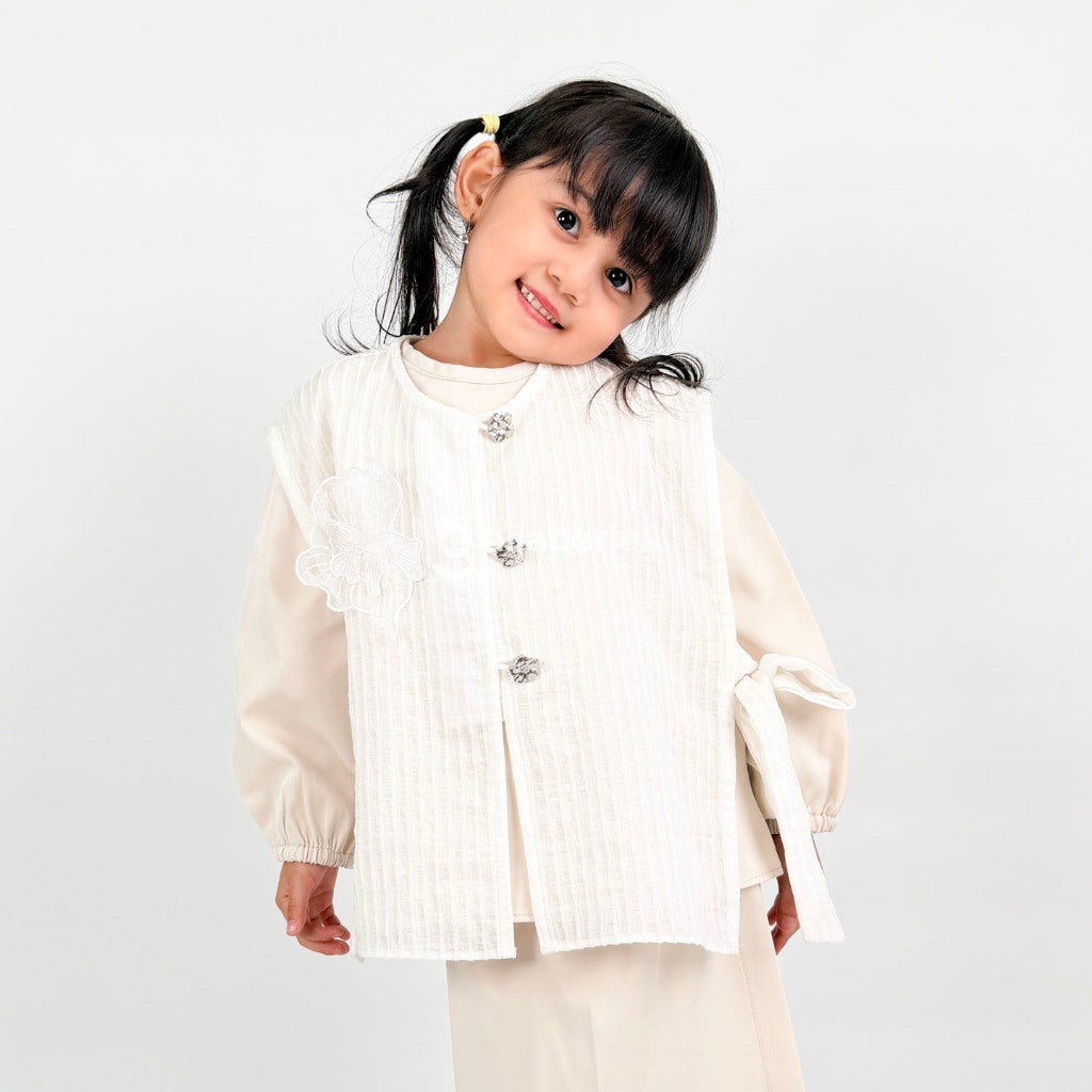 Hijaberies - Flowery Shawl Vest Kids (Vest Anak dengan Aksen Bungan yang Manis | Cocok Untuk Acara Formal/Kondangan/Raya)