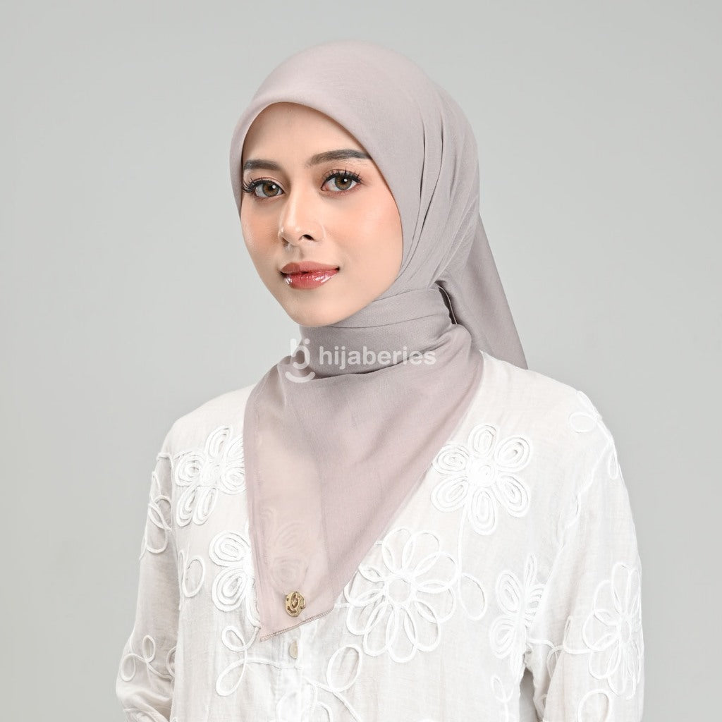 Hijaberies - Paris Legend (Hijab Segi Empat 110x110 cm)