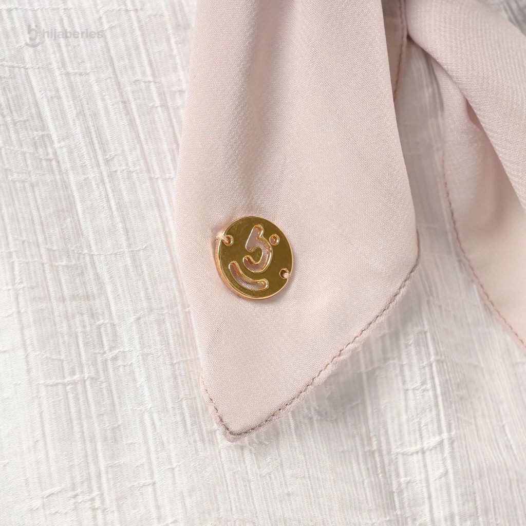 Nura Square Pollycotton Logo Metal Hijaberies (BLUSH)