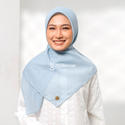 Baby Voal Square Hijaberies – Hijab Segi Empat Voal Premium Polos 110x110 cm, Tebal, Tidak Menerawang & Mudah Dibentuk