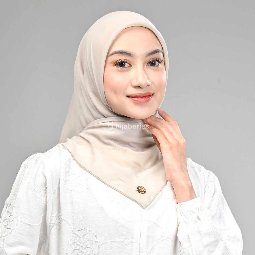 Hijaberies - Paris Basic Japan (Hijab Segiempat Paris Neci)
