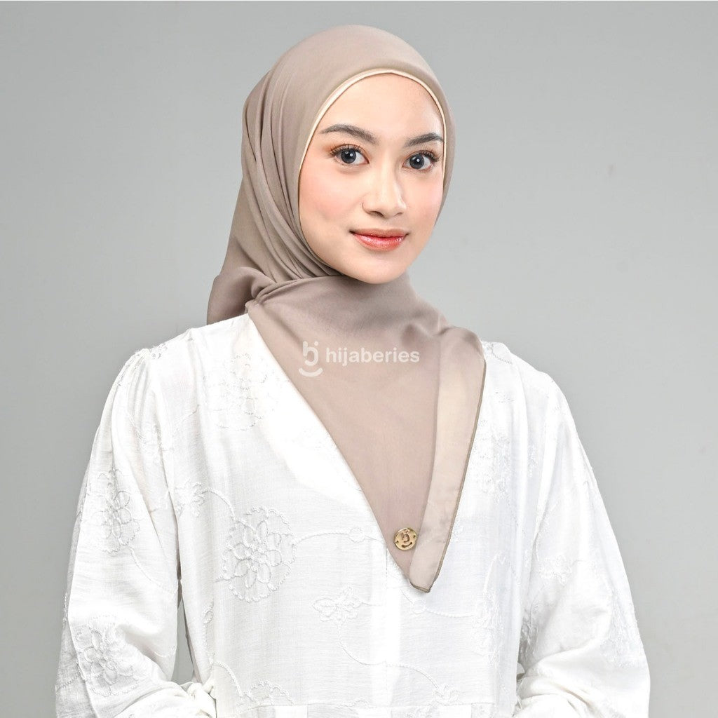 Hijaberies - Paris Basic Japan (Hijab Segiempat Paris Neci)