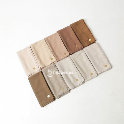Baby Voal Square Hijaberies – Hijab Segi Empat Voal Premium Polos 110x110 cm, Tebal, Tidak Menerawang & Mudah Dibentuk